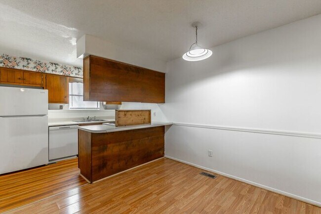 Foto del edificio - 115 Knollwood Dr