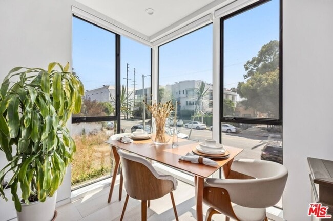 Building Photo - 1243 N Gower St