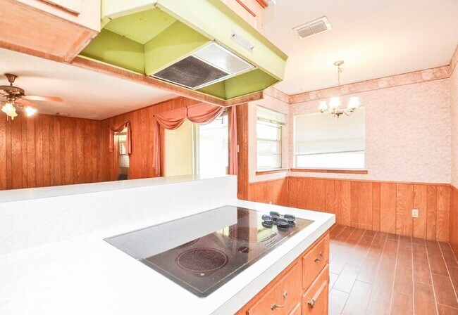 Foto del edificio - 8911 Stroud Dr