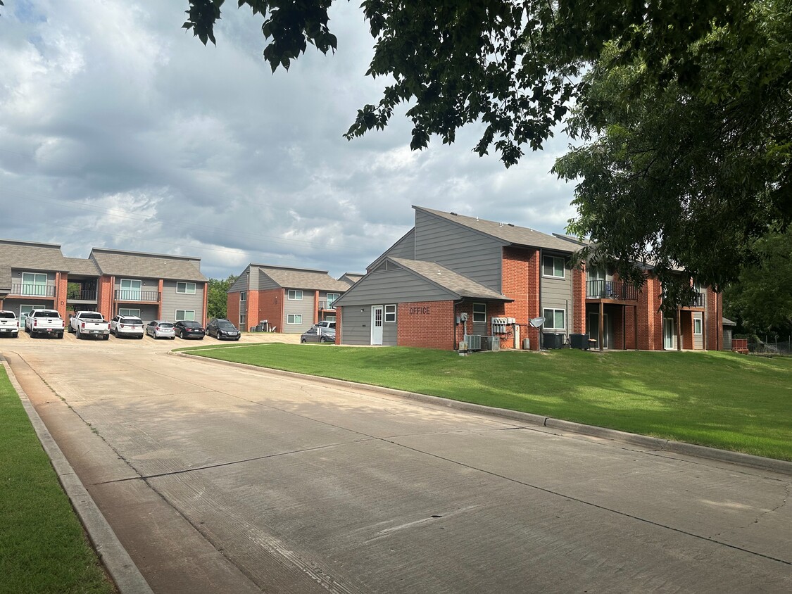 Primary Photo - Country Grove Apartments