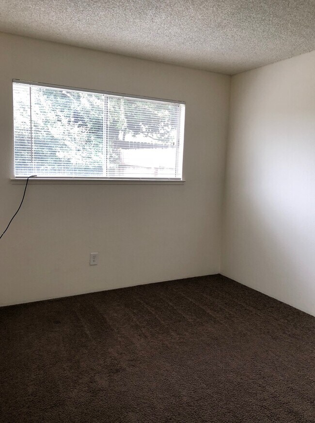 Building Photo - 1007 Clinton Rd