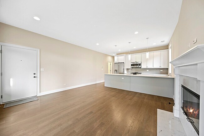 Building Photo - 1517 W Diversey Pkwy