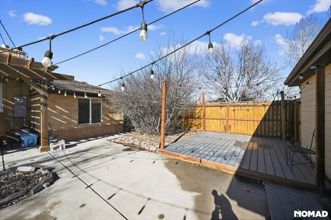 Building Photo - 2650 Cook St