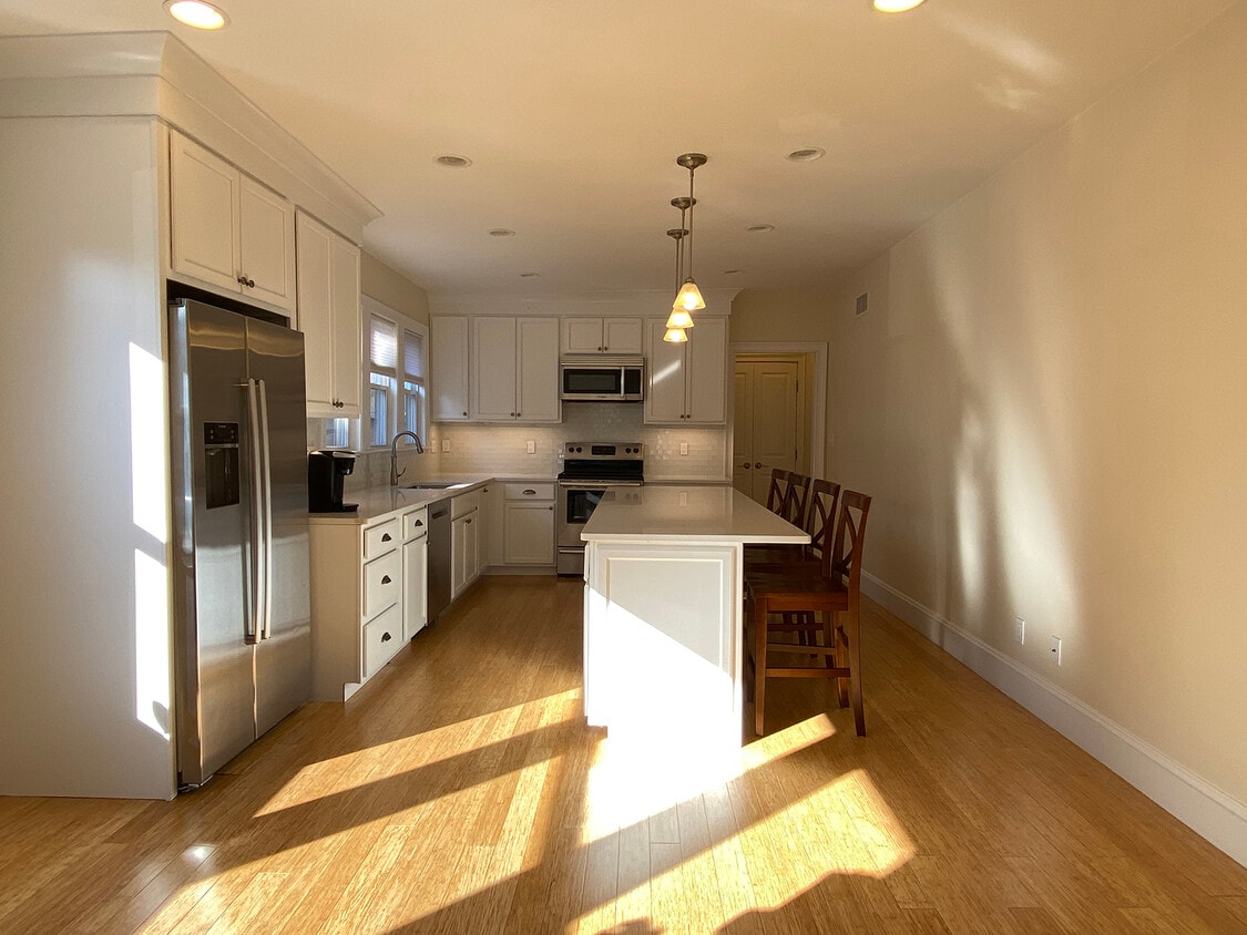 25 Russell St Unit 1, Brookline, MA 02446 Condo for Rent in Brookline