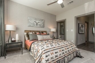 Building Photo - 1930 Kingsley Dr