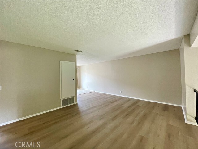 Foto del edificio - 326 W 9th St