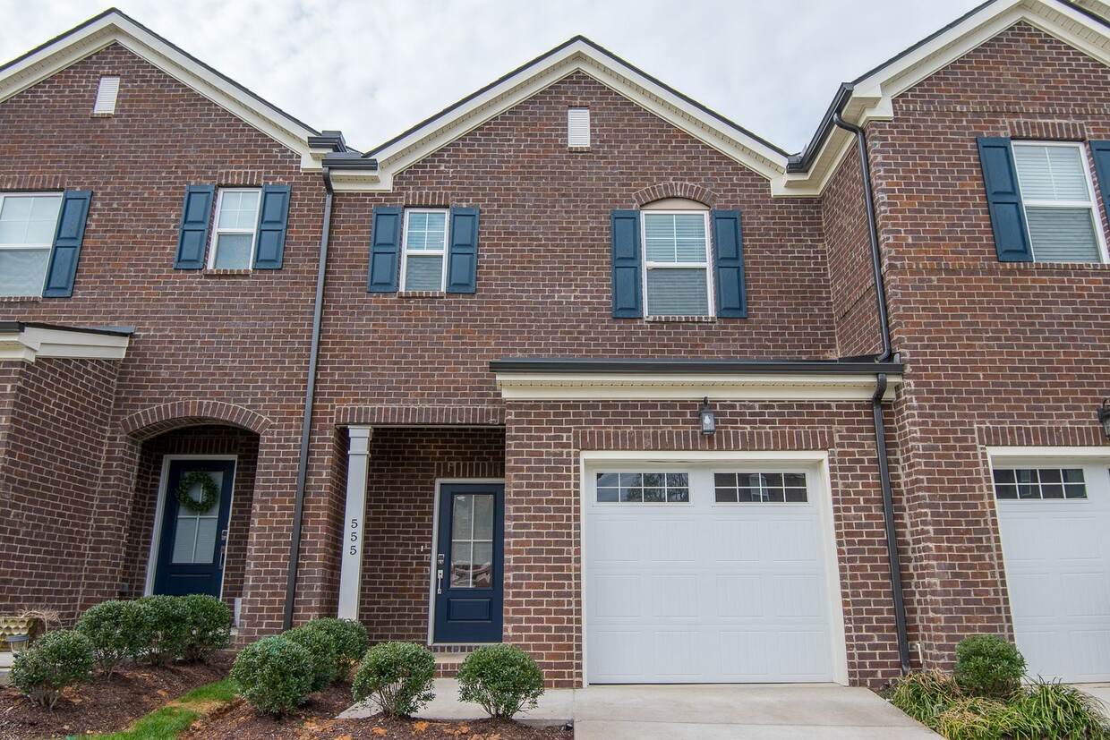 Primary Photo - Beautiful Gallatin Townhome w/ Appliances!