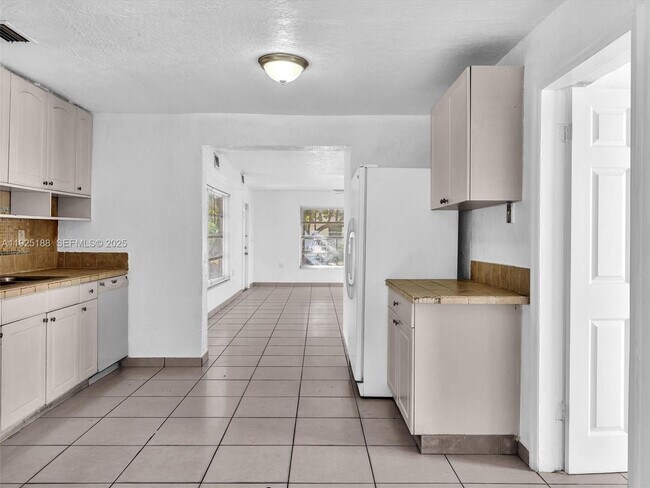 Building Photo - 1624 S 23rd Ave