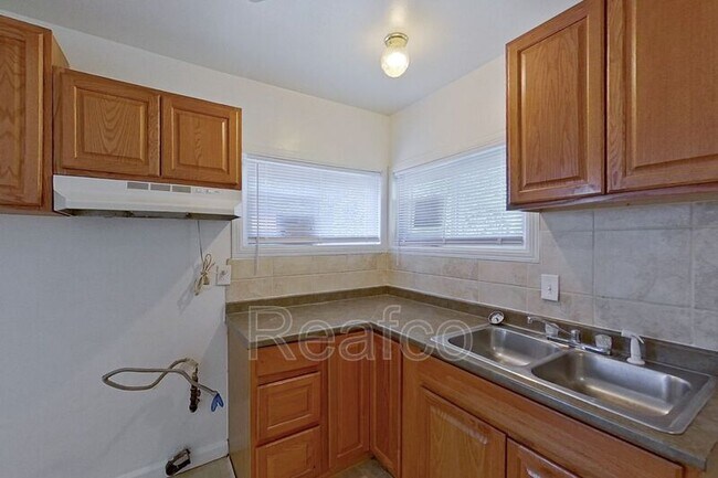 Building Photo - 871 Derrer Rd