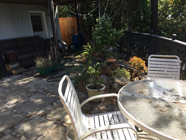 Foto del edificio - 409 Dellbrook Ave