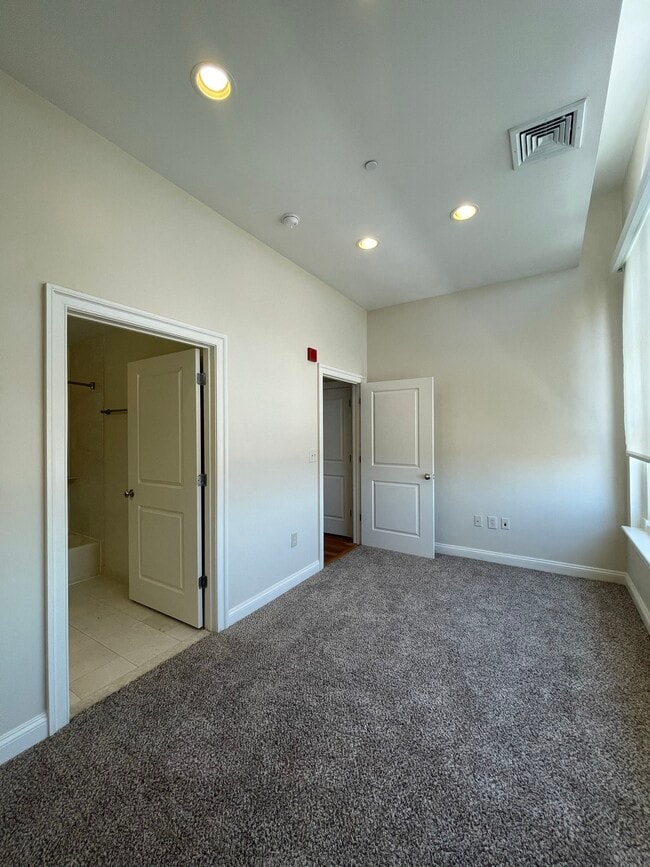 Interior Photo - The Apartments at Charles Plaza