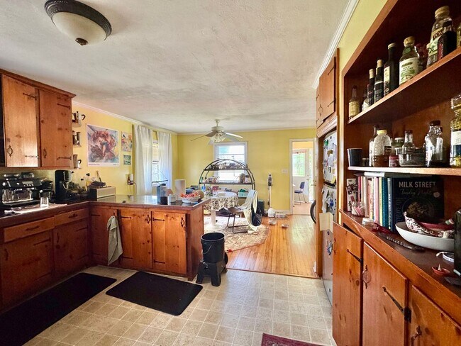Foto del edificio - Charming Carrboro Classic | 3-Bedroom Home Steps from Downtown!