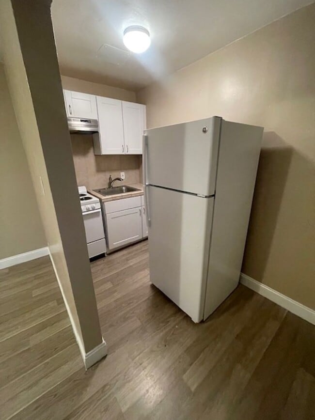 Building Photo - COMING SOON! Charming Single-Level Studio ...