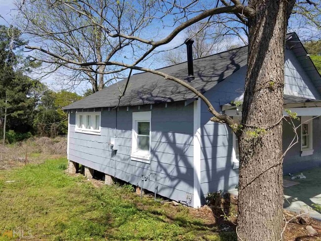 Foto del edificio - 1327 S Hairston Rd