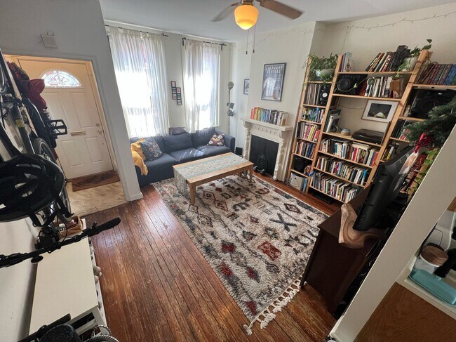 Building Photo - 2BR HSE w/ HW Fl, W/D, Yard