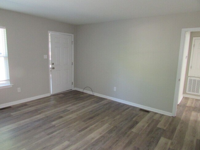 Foto del edificio - Charming 2BD/1BA Garden-Style Apartment