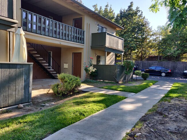 Ground floor unit. - 156 Roxanne Ct