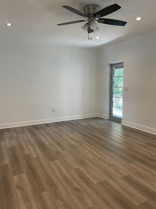 Foto del edificio - 916 W 42 St