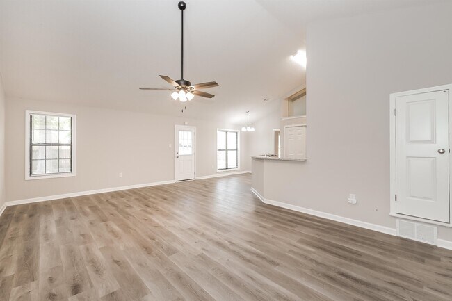 Building Photo - 5827 Garden Ridge Dr
