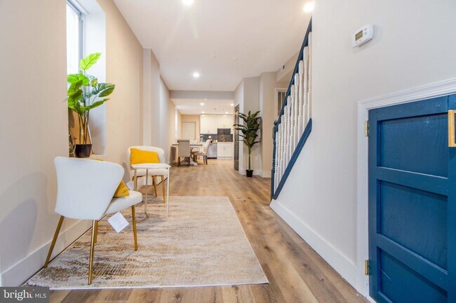 Foto del edificio - 2233 E Madison St