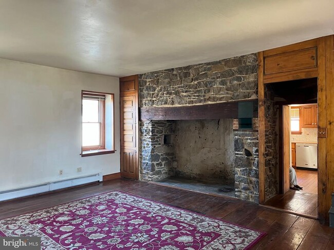 Building Photo - 2168 Milford Square Pike