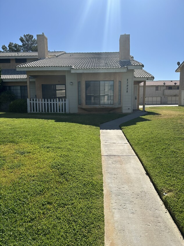 Primary Photo - 43958 18th St E