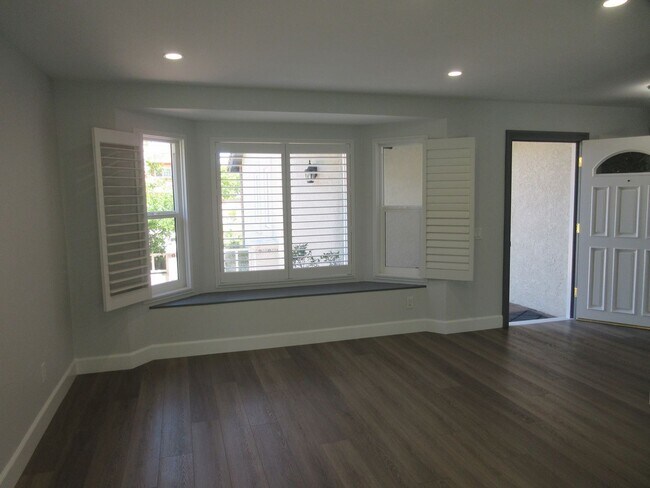 Building Photo - Beautiful Porter Ranch Estates 3 bedroom home