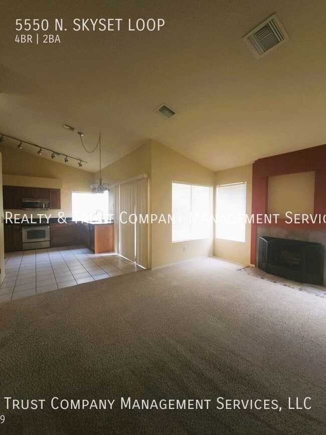 Building Photo - Elegant 4 bedroom 2 bath on the Northeast ...