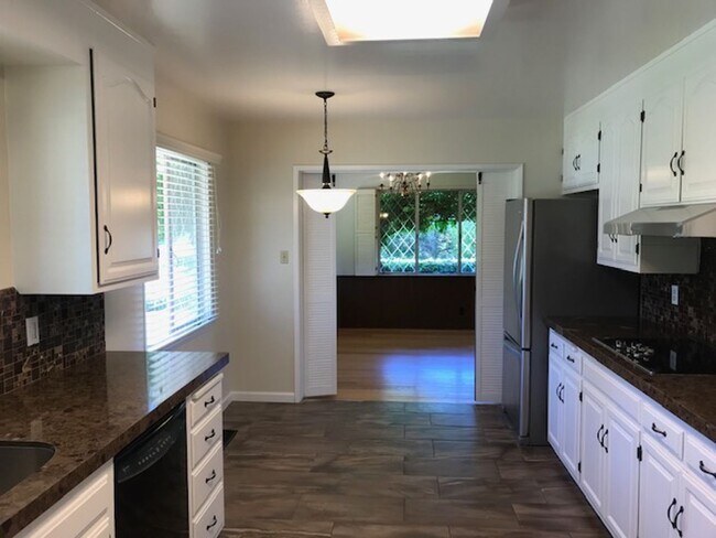 Building Photo - Wonderful single level, 3 bedroom home in ...