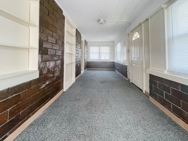 Building Photo - Coming Soon in Muncie! 3 Bed / 1 Bath House — Pet Friendly!