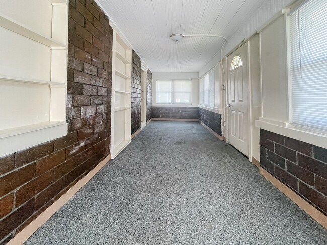 Foto del edificio - Coming Soon in Muncie! 3 Bed / 1 Bath House — Pet Friendly! Washer & Dryer Hookups!
