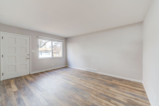 Foto del edificio - Pet Friendly, Renovated Home in Fox School District