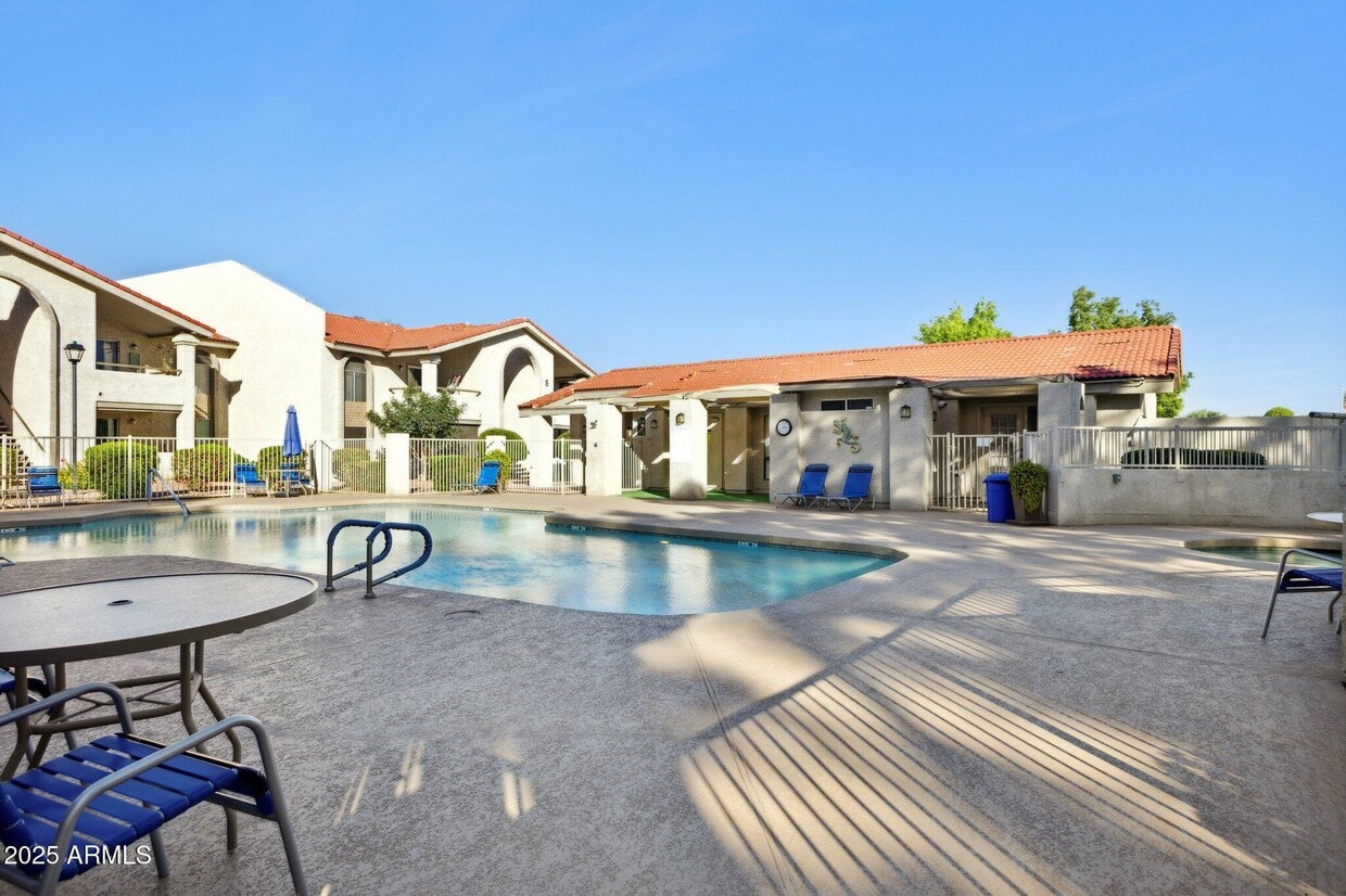 Foto principal - 10610 S 48th St