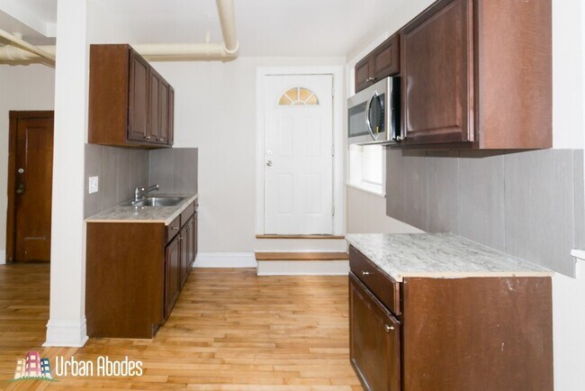 Foto del edificio - 4830 W Addison St