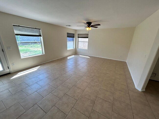 Foto del edificio - 3 Bed / 2.5 bath Gilbert Home with New Pai...