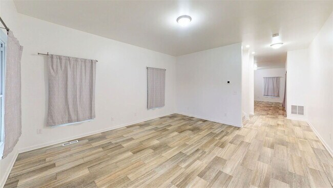 Foto del edificio - 417 E 18th Ave