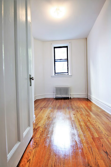 Building Photo - 335 W 76th St