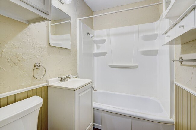 Building Photo - Stylish Home with Covered Deck & Easy I-44...