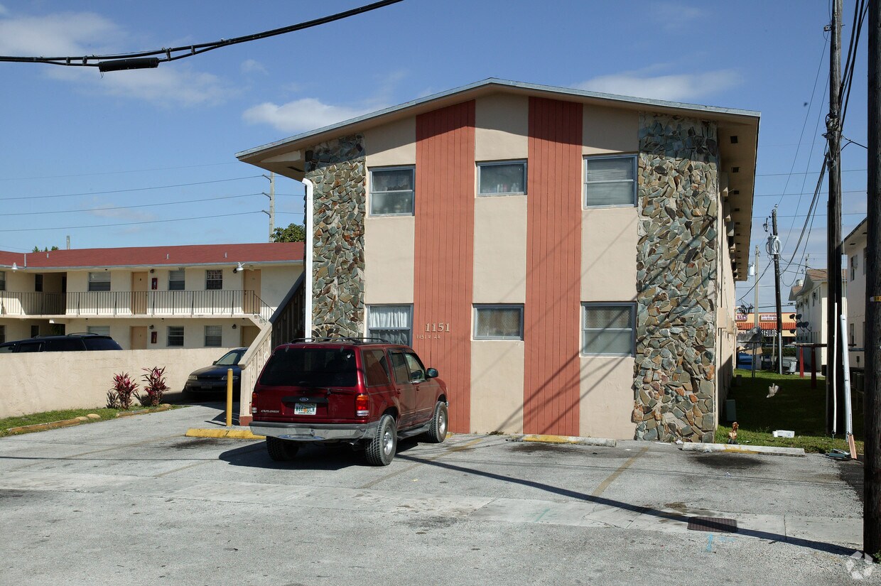 Building Photo - 1151 W 28th St