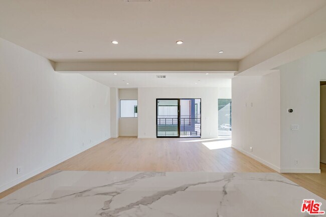 Foto del edificio - 1201 N Zachary Ln