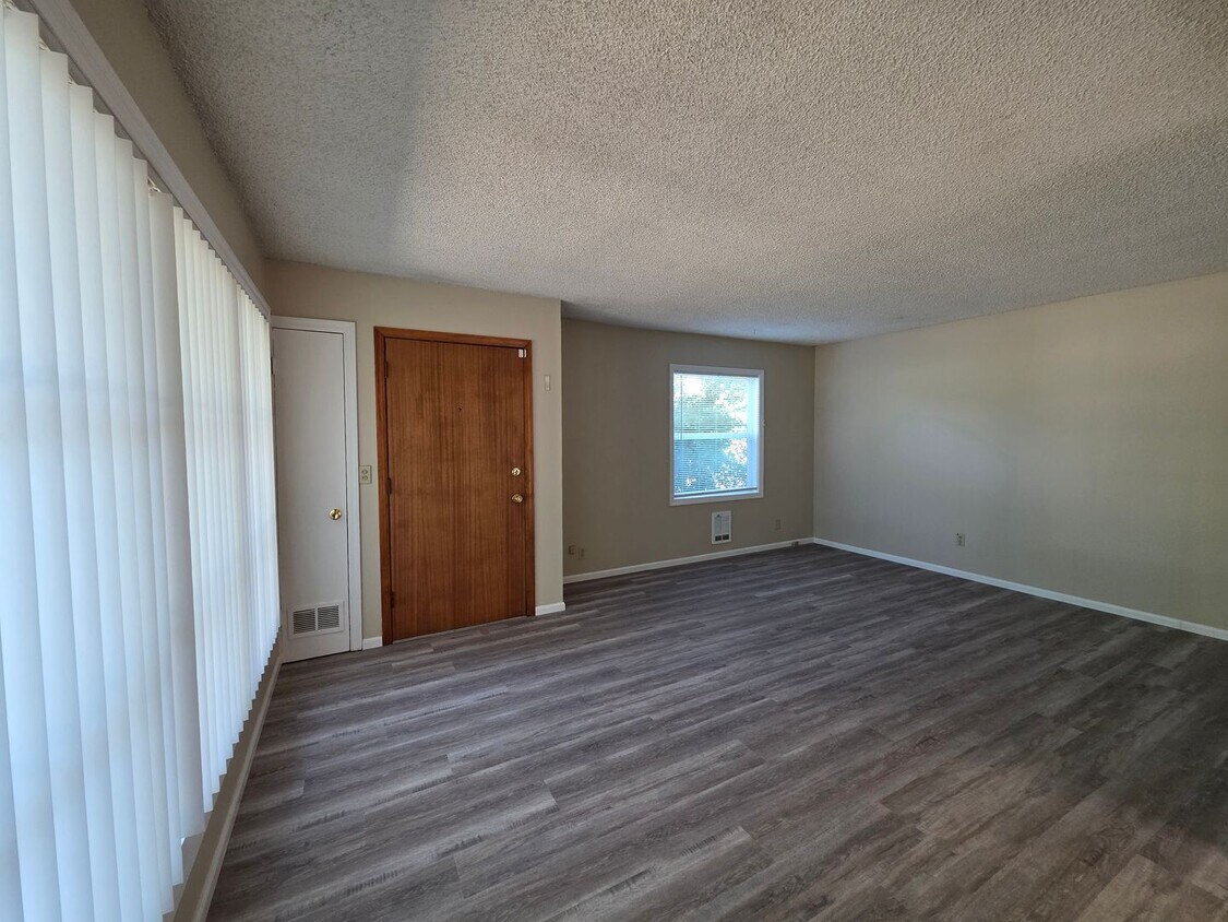 Foto principal - Charming 3 bedroom 2 bath