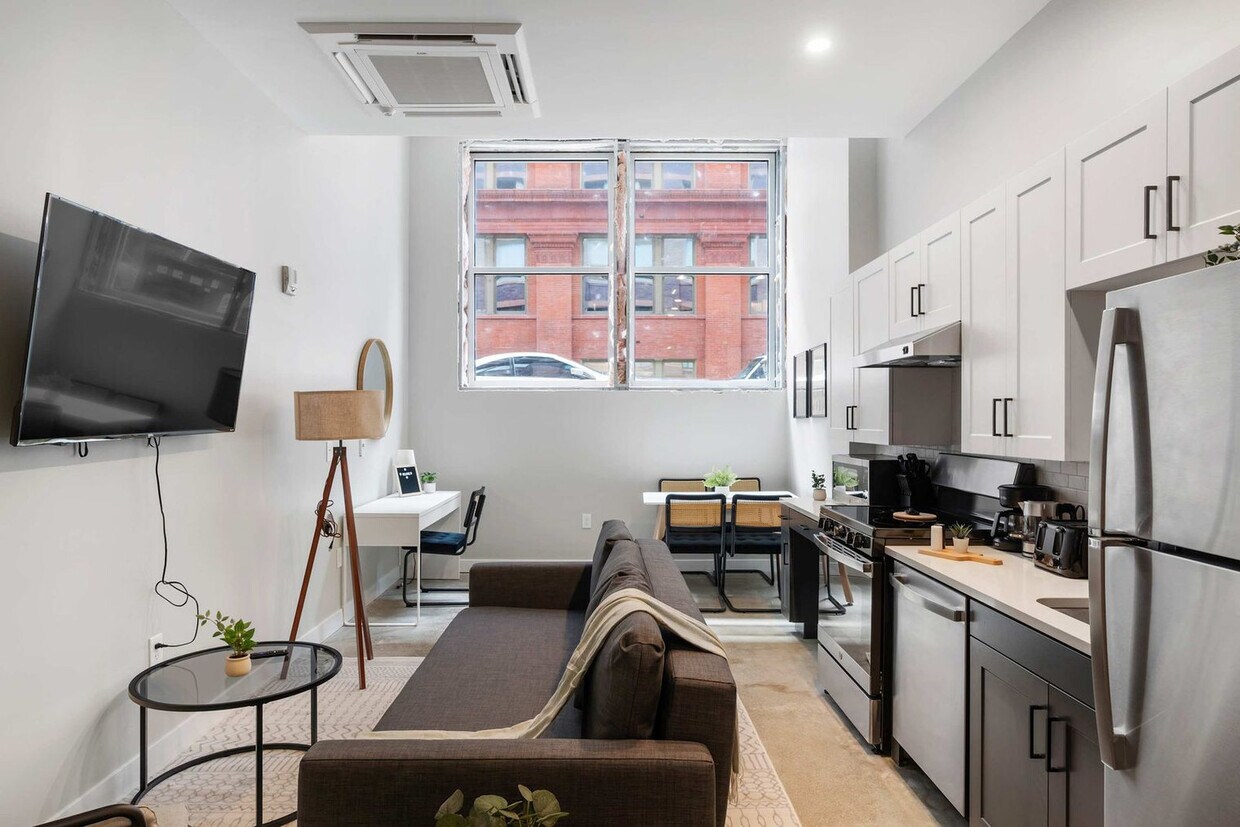 Foto principal - 205 W 4th St