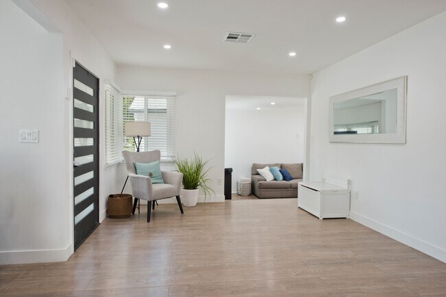 Foto del edificio - 6960 Shoshone Ave