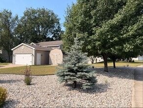 Building Photo - 1627 Hamlet Dr
