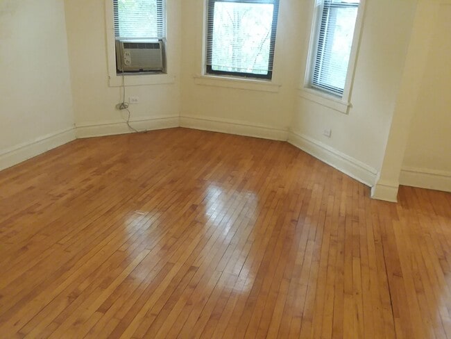 Building Photo - 3427 S Union Ave