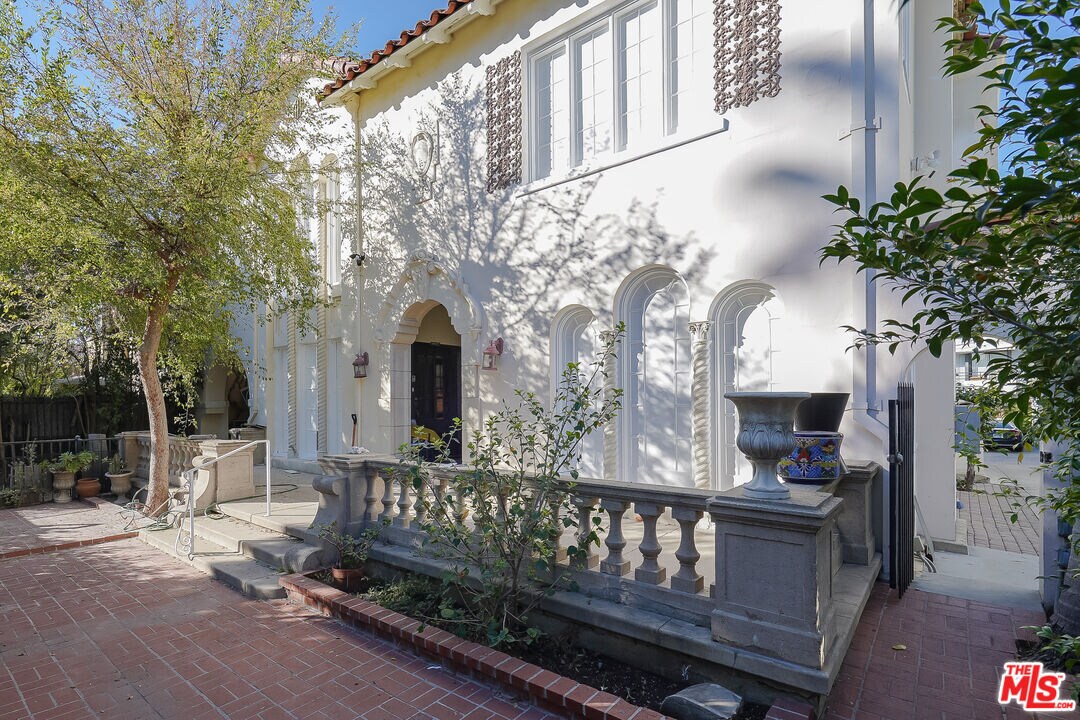 Primary Photo - 1815 Grace Ave