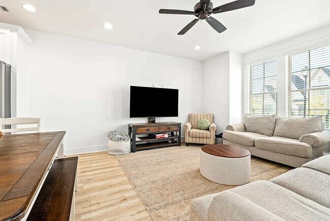 Foto del edificio - 316 Northgate Blvd