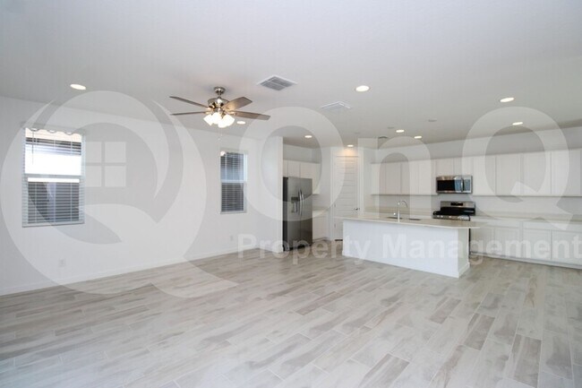 Building Photo - 2728 E Tie Down Dr