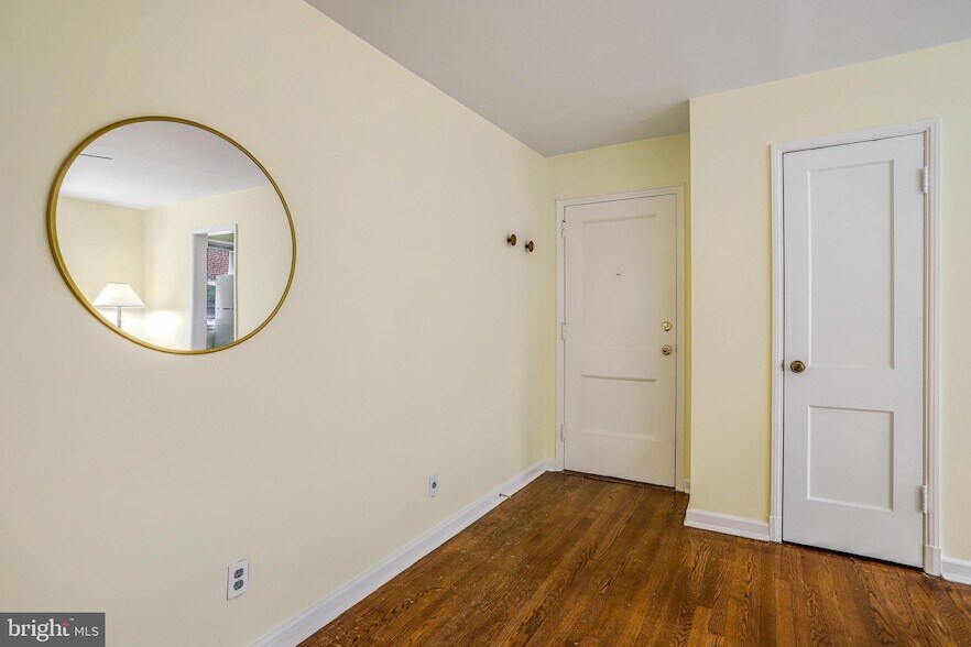 Foto principal - 4004 Beecher St NW
