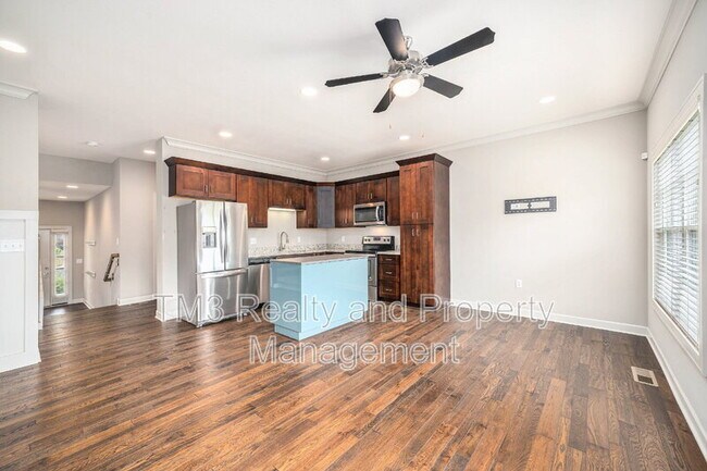 Building Photo - 15872 Valley View Dr